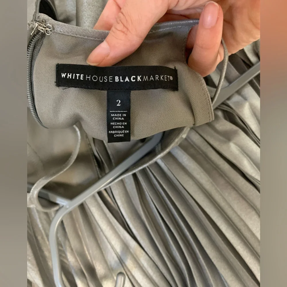 🍀5 for $25🍀 NWOT - White House Black Market silver dress, size 2 - Picture 5 of 5